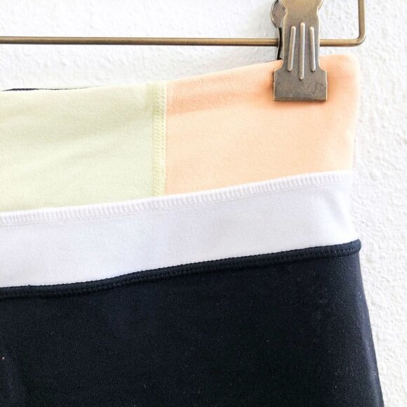 LULULEMON Lululemon Reversible Groove Crop Size 4 - Picture 7 of 9